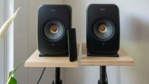A head-to-head comparison of the KEF LS50 vs LSX wireless speakers: which one is better for you?